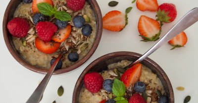 Owsianka Proteinowa z Owocami - Idealne Śniadanie Sportowca